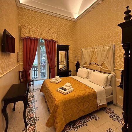 Carafa Di Maddaloni Residenza Di Charme Hotel เนเปิลส์ ภายนอก รูปภาพ