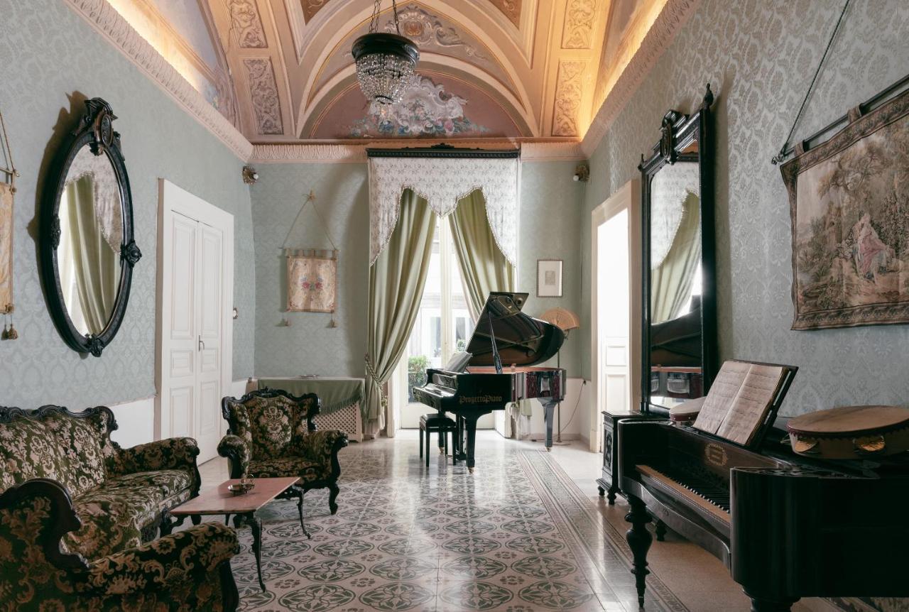 Carafa Di Maddaloni Residenza Di Charme Hotel เนเปิลส์ ภายนอก รูปภาพ