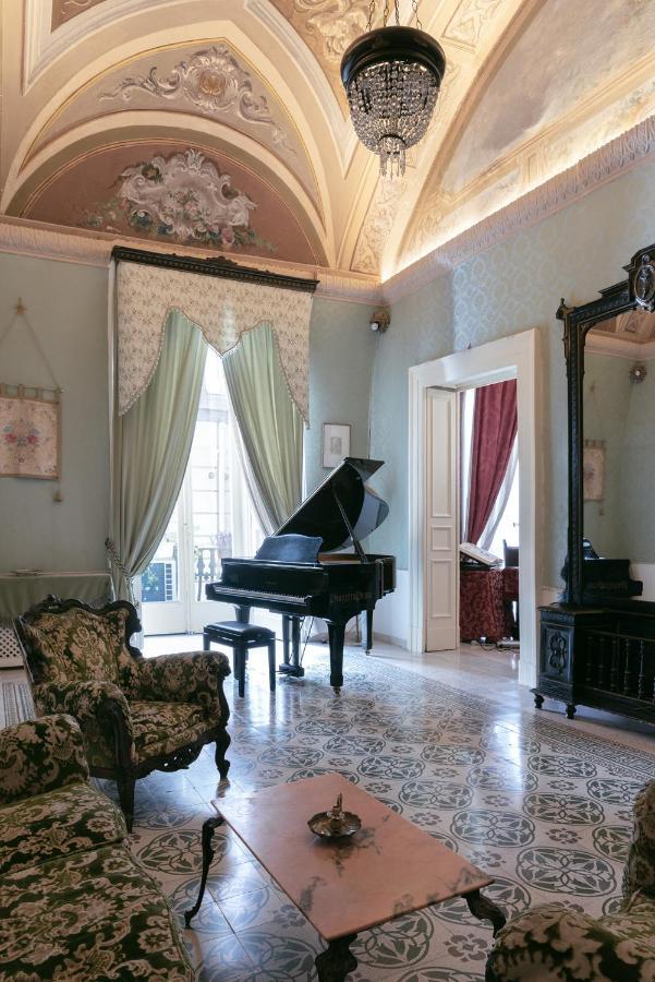 Carafa Di Maddaloni Residenza Di Charme Hotel เนเปิลส์ ภายนอก รูปภาพ