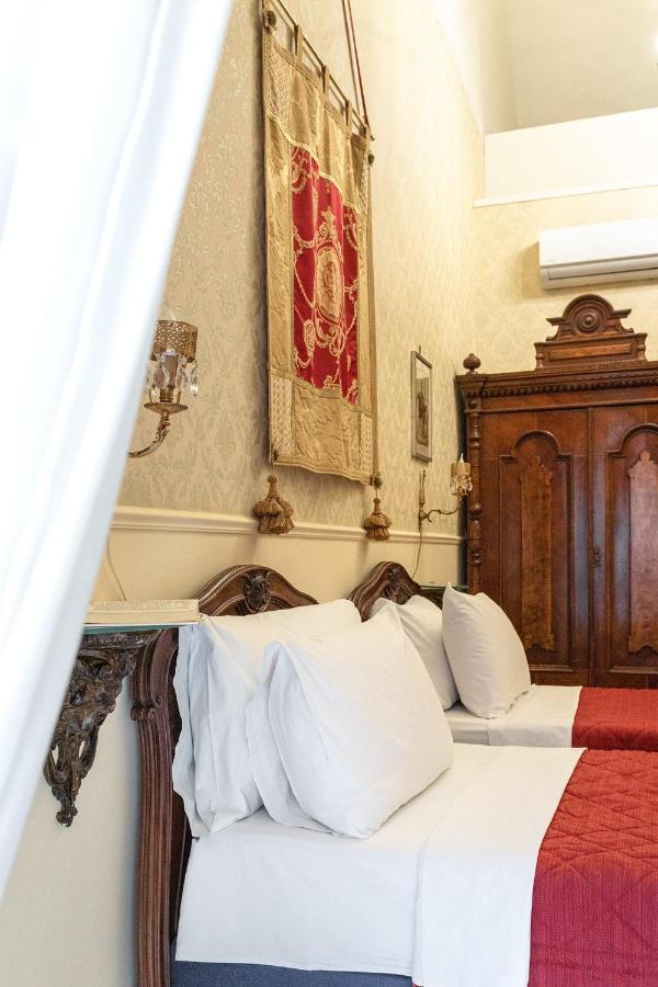Carafa Di Maddaloni Residenza Di Charme Hotel เนเปิลส์ ภายนอก รูปภาพ