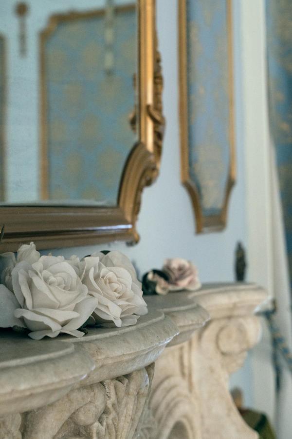 Carafa Di Maddaloni Residenza Di Charme Hotel เนเปิลส์ ภายนอก รูปภาพ