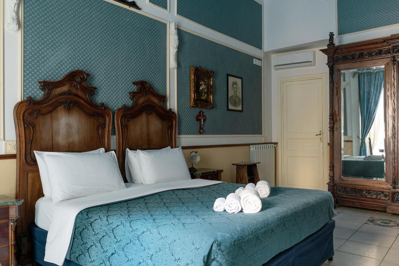 Carafa Di Maddaloni Residenza Di Charme Hotel เนเปิลส์ ภายนอก รูปภาพ