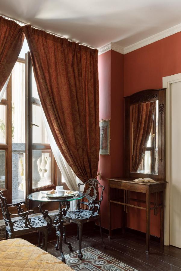 Carafa Di Maddaloni Residenza Di Charme Hotel เนเปิลส์ ภายนอก รูปภาพ