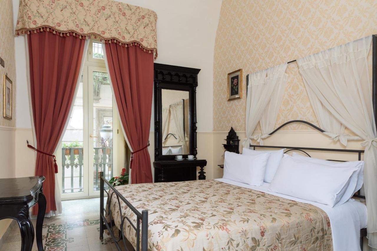 Carafa Di Maddaloni Residenza Di Charme Hotel เนเปิลส์ ภายนอก รูปภาพ