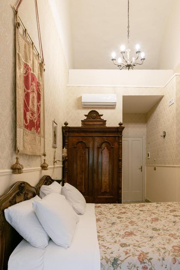 Carafa Di Maddaloni Residenza Di Charme Hotel เนเปิลส์ ภายนอก รูปภาพ