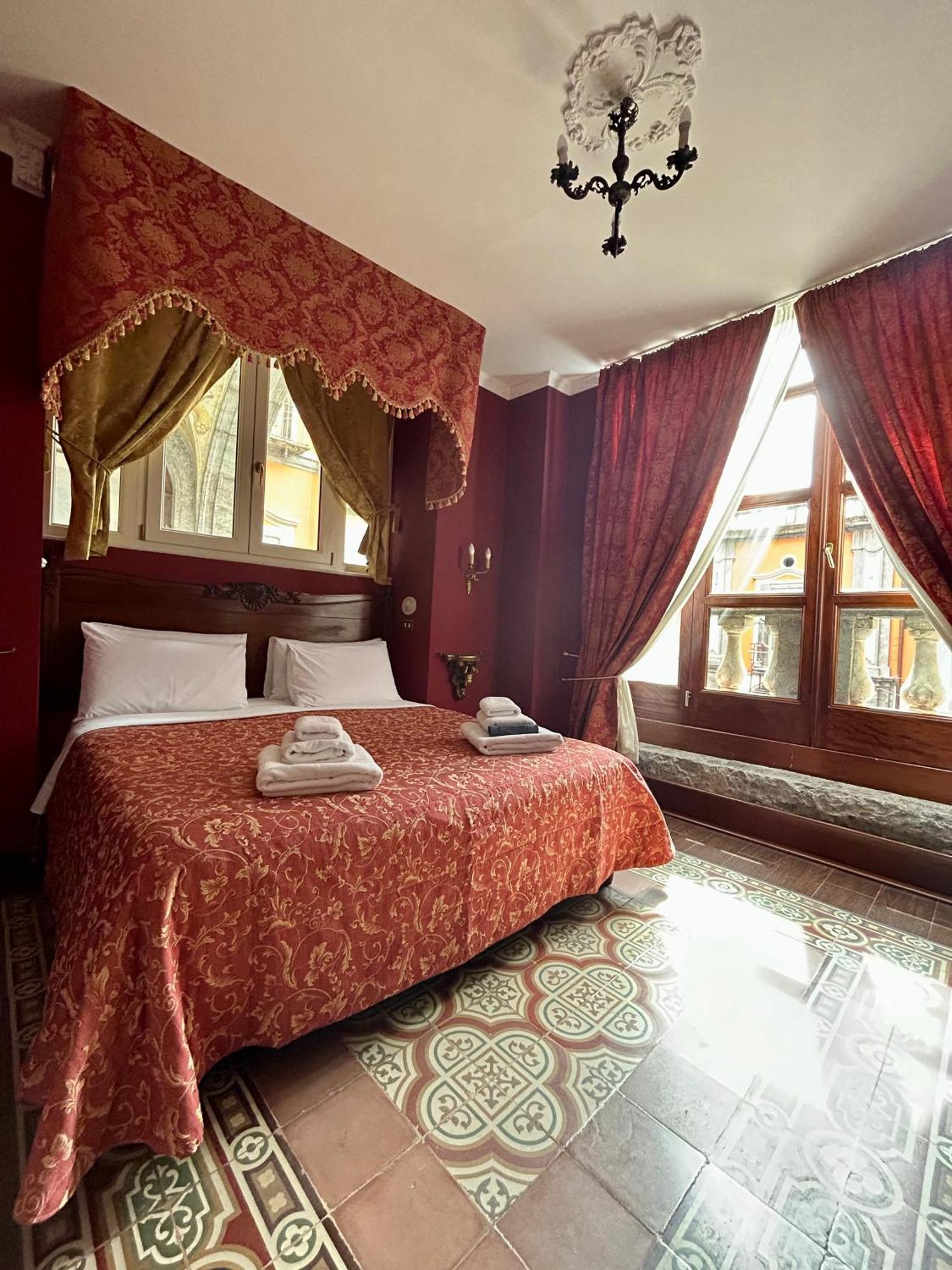 Carafa Di Maddaloni Residenza Di Charme Hotel เนเปิลส์ ภายนอก รูปภาพ