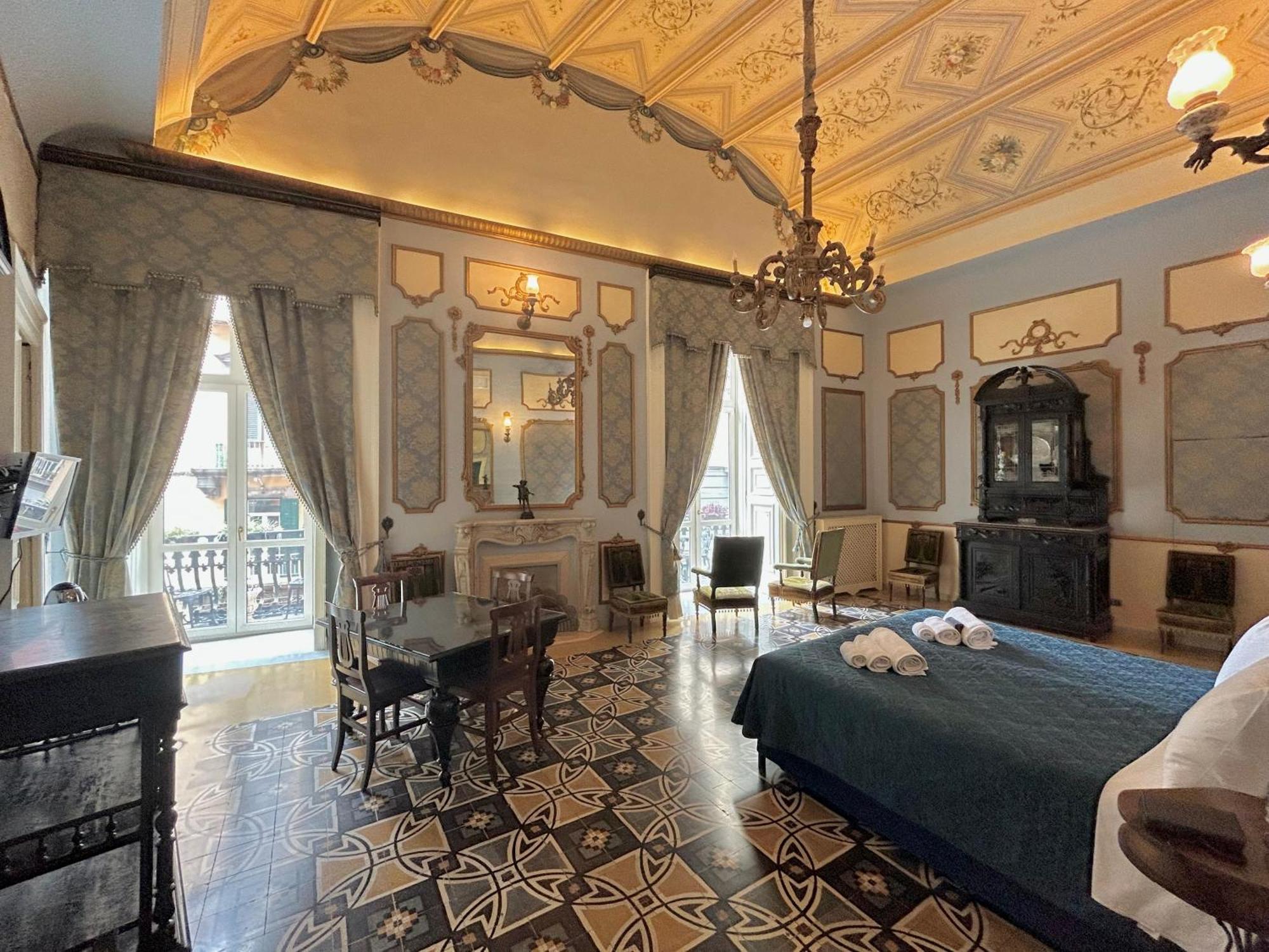 Carafa Di Maddaloni Residenza Di Charme Hotel เนเปิลส์ ภายนอก รูปภาพ