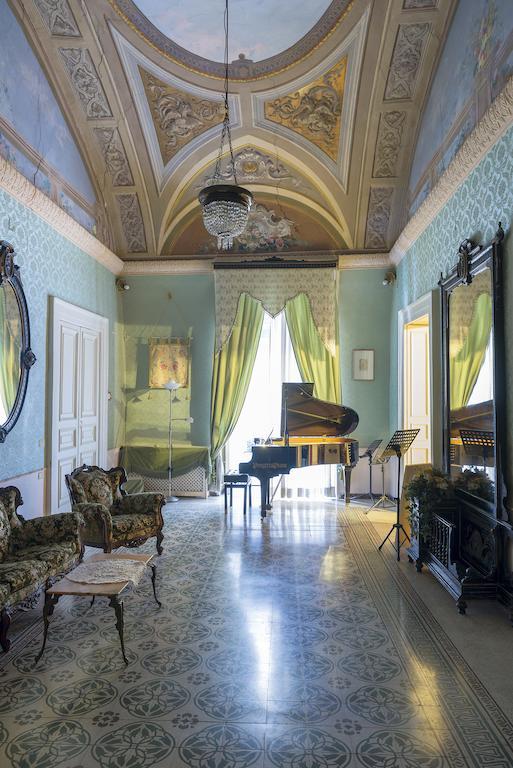 Carafa Di Maddaloni Residenza Di Charme Hotel เนเปิลส์ ภายนอก รูปภาพ