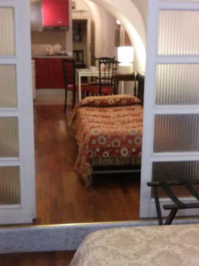 Carafa Di Maddaloni Residenza Di Charme Hotel เนเปิลส์ ภายนอก รูปภาพ